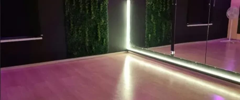 gallery slide
